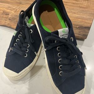 Cariuma sneaker